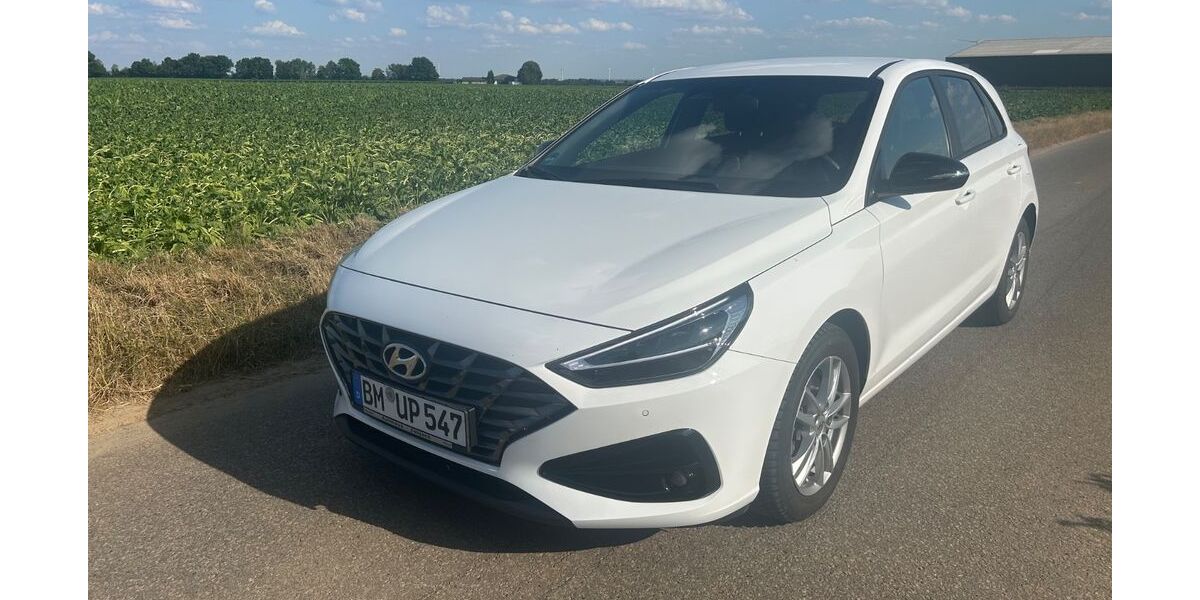 Hyundai i30 27.000 km 16.900 &euro; Bedburg 50181