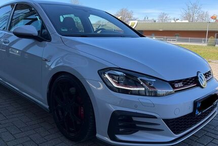 VW Golf 92.000 km 18.590 &euro; aachen 52070