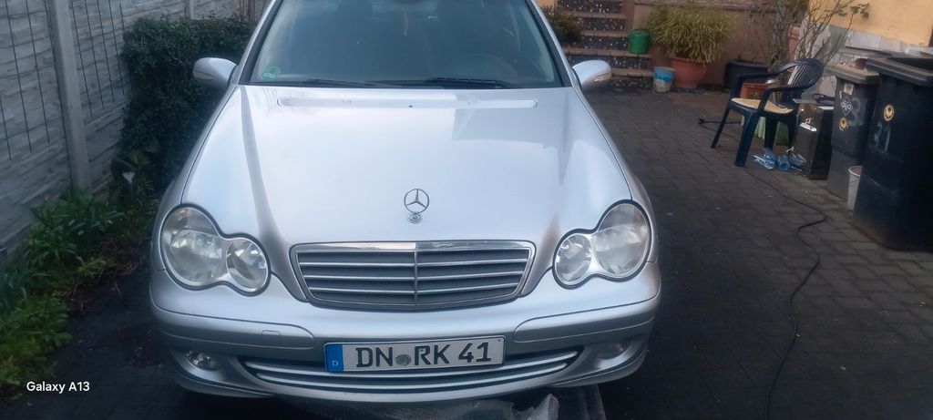 Mercedes-Benz C 180 238.200 km 2.500 &euro; Düren 52355