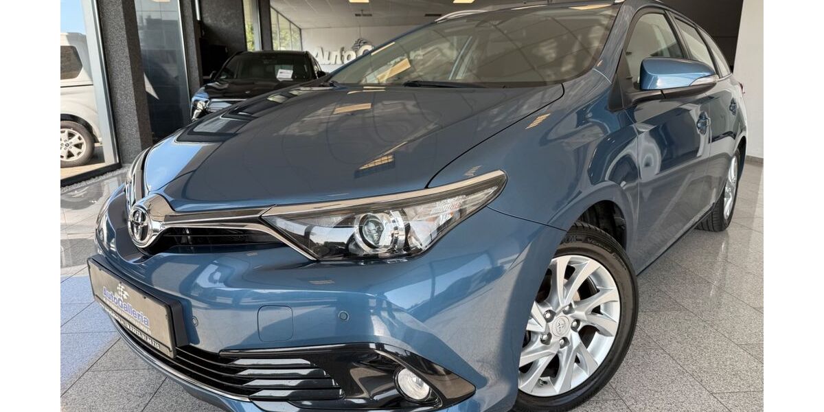 Toyota Auris 129.230 km 10.999 &euro; Golzheim 52399