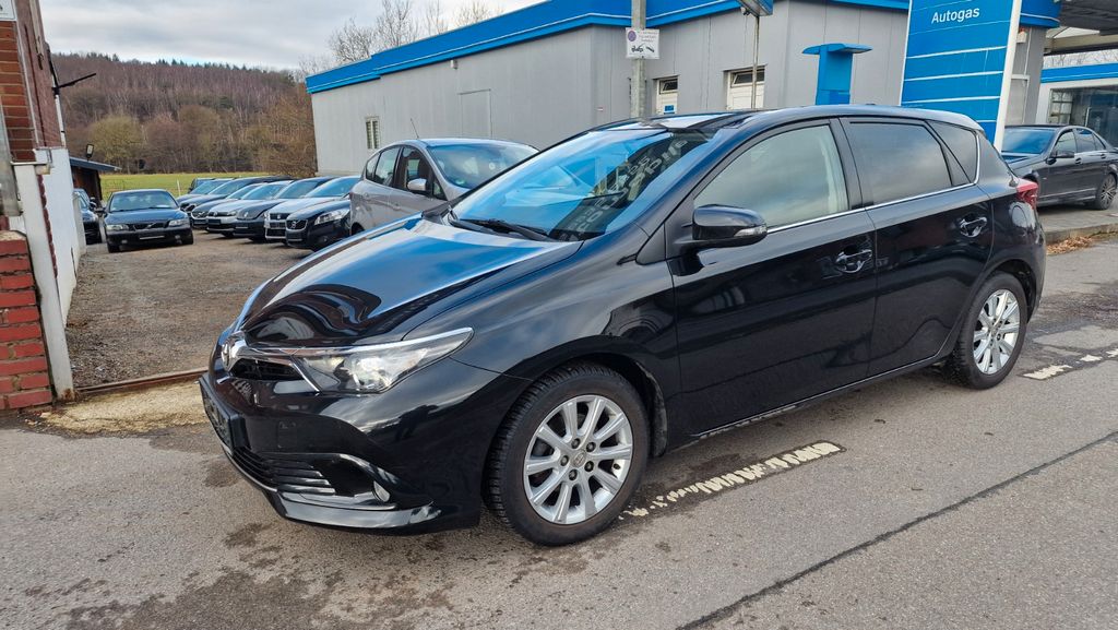 Toyota Auris 108.000 km 9.900 &euro; Eschweiler 52249