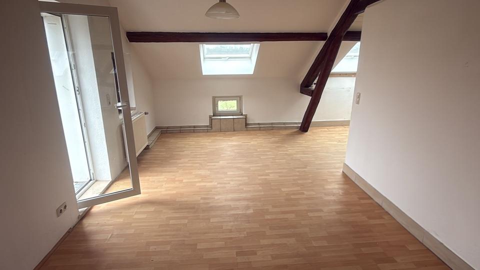 Dachgeschoßwohnung Stolberg (Rheinland) - 3 Zimmer, 100 m&sup2;, 950&euro; | Angebot:26026057