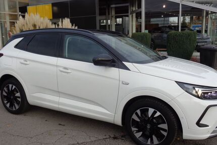 Opel Grandland (X) 14.204 km 29.970 &euro; Eschweiler 52249