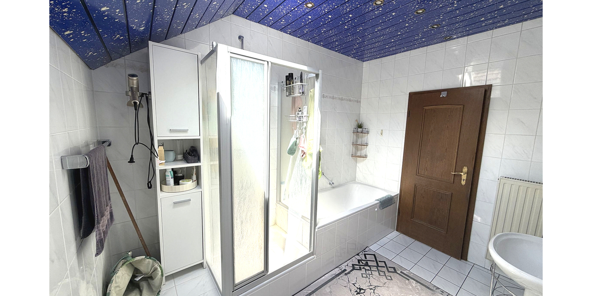 3D: Familienglück in ruhiger Lage - Sehr gepflegtes Einfamilienhaus mit Kamin, Balkon und viel Platz - Reihenendhaus Gangelt | Angebot:26748668