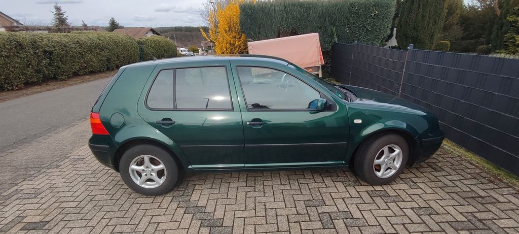 VW Golf 216.726 km 1.100 &euro; Kreuzau 52372