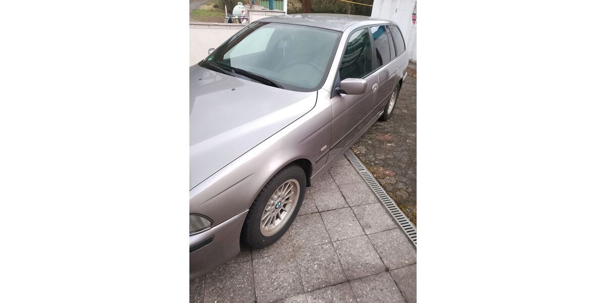 BMW 520 330.000 km 1.950 &euro; Eschweiler 52249