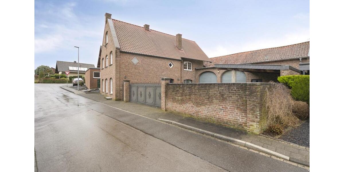 Einfamilienhaus Gangelt - 6 Zimmer, 220 m&sup2;, 2.400&euro; | Angebot:25160824