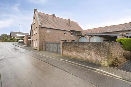 Haus Gangelt - 6 Zimmer, 220 m&sup2;, 2.400&euro; | Angebot:25160824