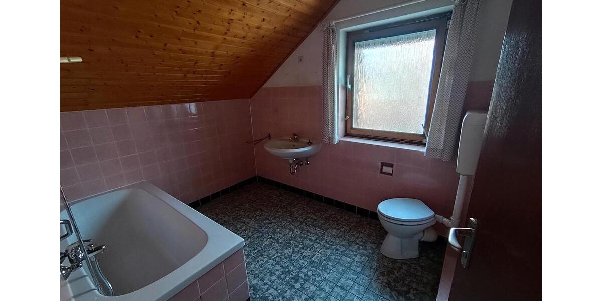 Einfamilienhaus Stolberg (Rheinland) - 6.5 Zimmer, 104 m&sup2;, 310.000&euro; | Angebot:25292212