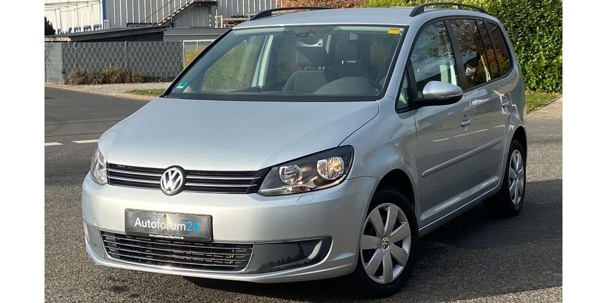 VW Touran 93.000 km 8.799 &euro; Jülich 52428