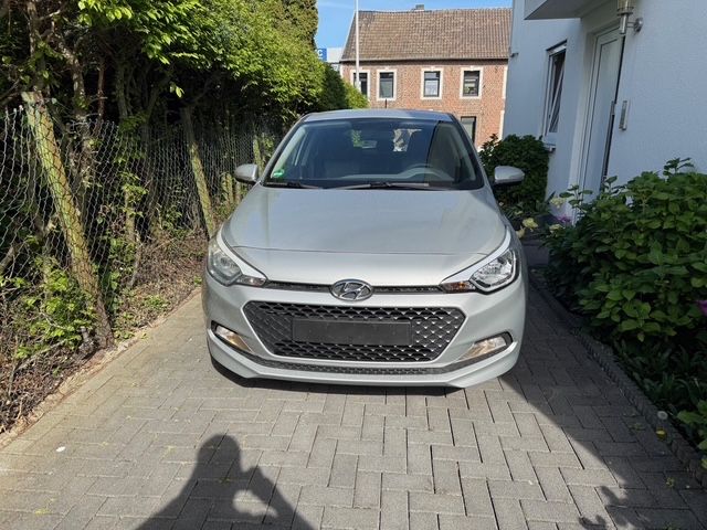 Hyundai i20 60.900 km 6.900 &euro; Alsdorf 52477
