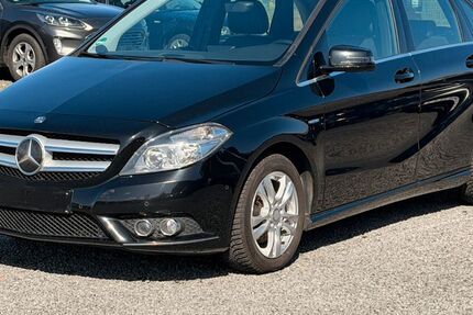 Mercedes-Benz B 180 164.259 km 5.400 &euro; Düren 52351