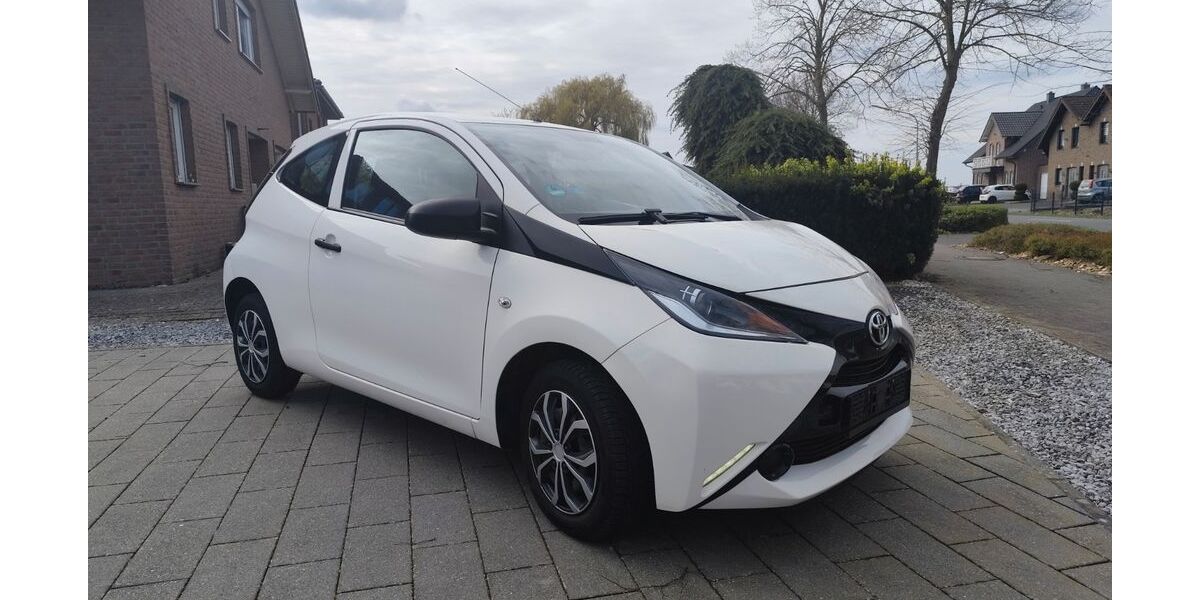 Toyota Aygo (X) 198.000 km 3.330 &euro; Heinsberg 52525