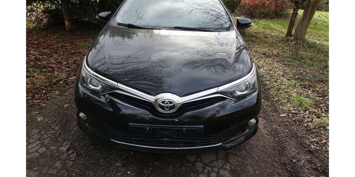Toyota Auris 45.736 km 9.995 &euro; Aachen 52070