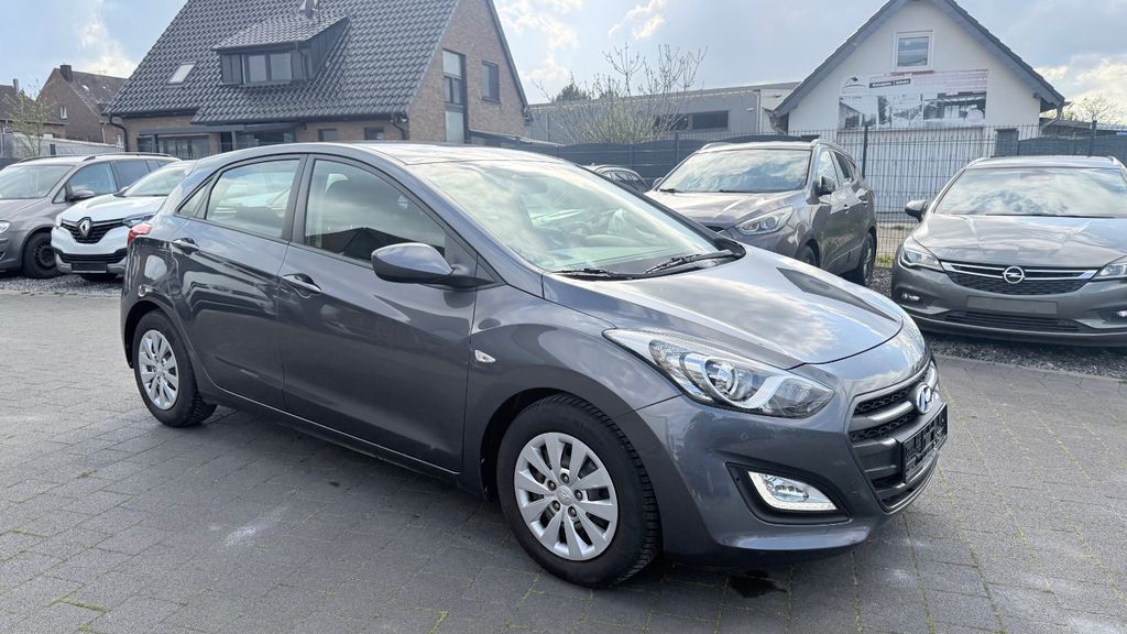 Hyundai i30 63.195 km 10.400 &euro; Übach Palenberg 52531