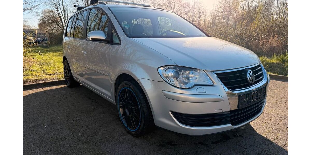 VW Touran 245.000 km 2.899 &euro; Aachen 52061