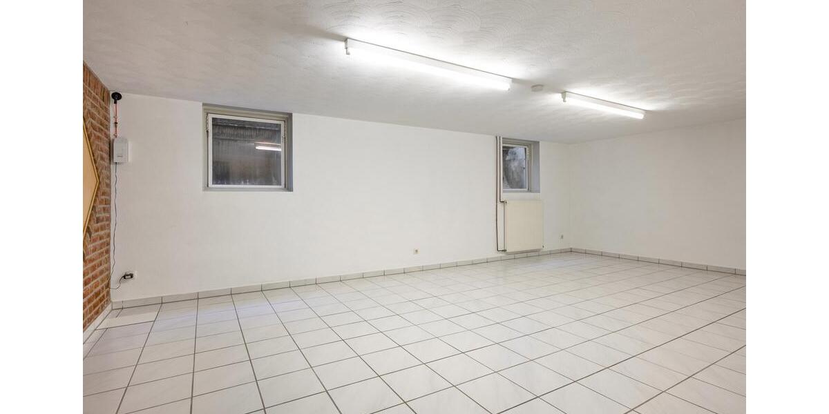 Einfamilienhaus Gangelt - 6 Zimmer, 220 m&sup2;, 2.400&euro; | Angebot:25160824