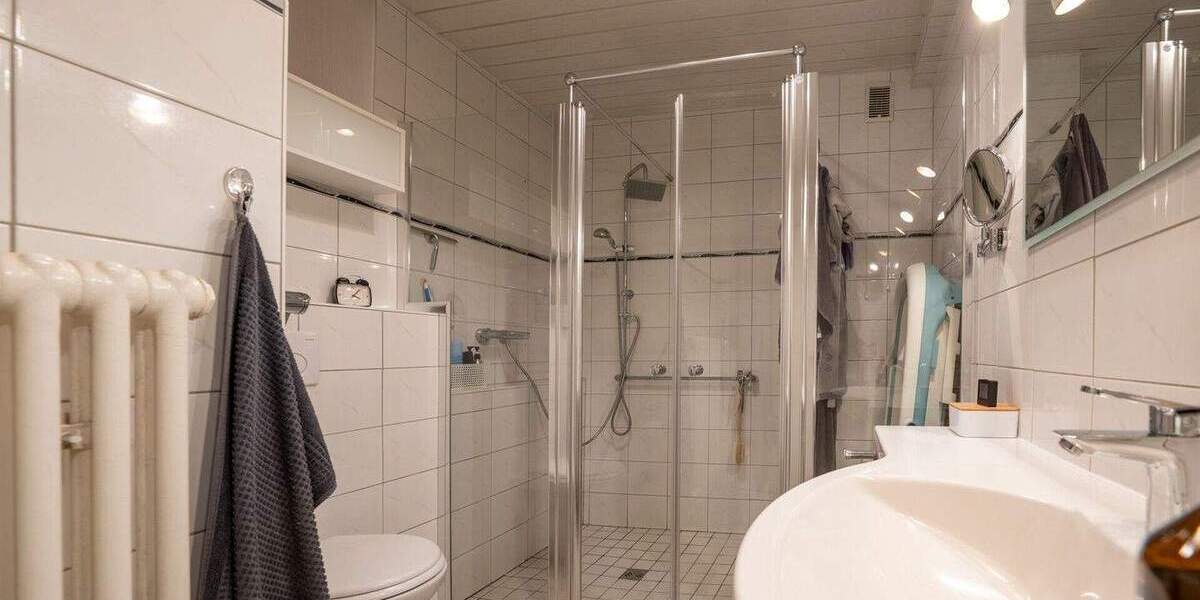 Mehrfamilienhaus, Wohnhaus Herzogenrath - 7 Zimmer, 209 m&sup2;, 349.000&euro; | Angebot:25742125