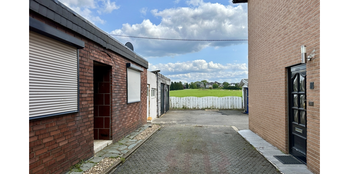 JÄSCHKE - Ihr Platz für Neues – Doppelhaus + Bungalow und großem Grundstück in Traumlage von Breinig - Zweifamilienhaus Stolberg (Rheinland) / Breinig Breinig | Angebot:22209491