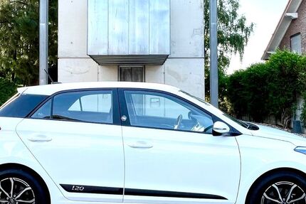 Hyundai i20 43.000 km 12.800 &euro; Vettweiß 52391